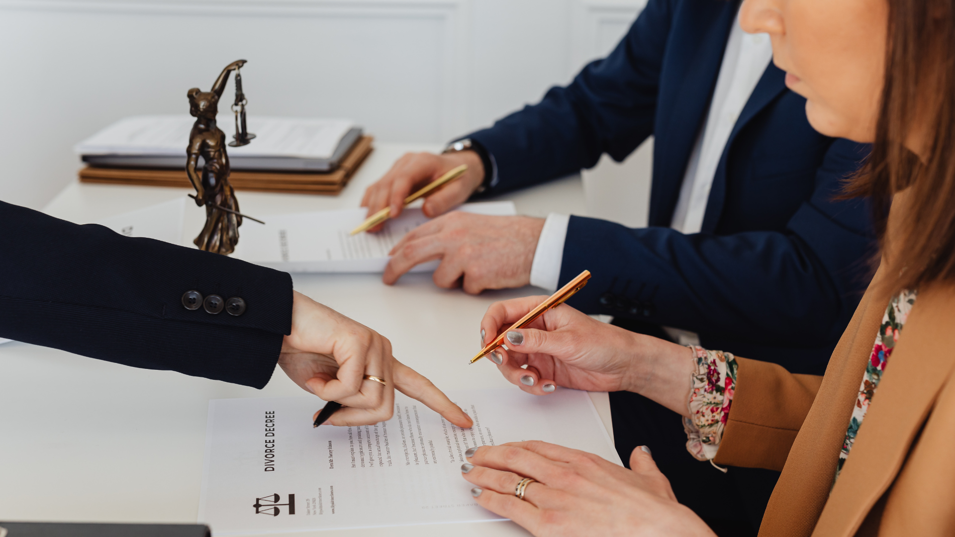 Ejemplos de Distribución Equitativa en un Divorcio en Minnesota