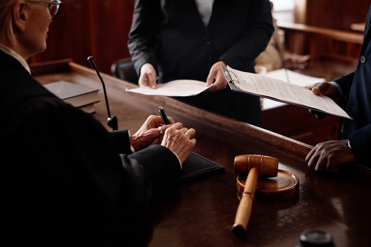 ¿Qué Pruebas Se Utilizan en los Juicios por Agresión en Minnesota?