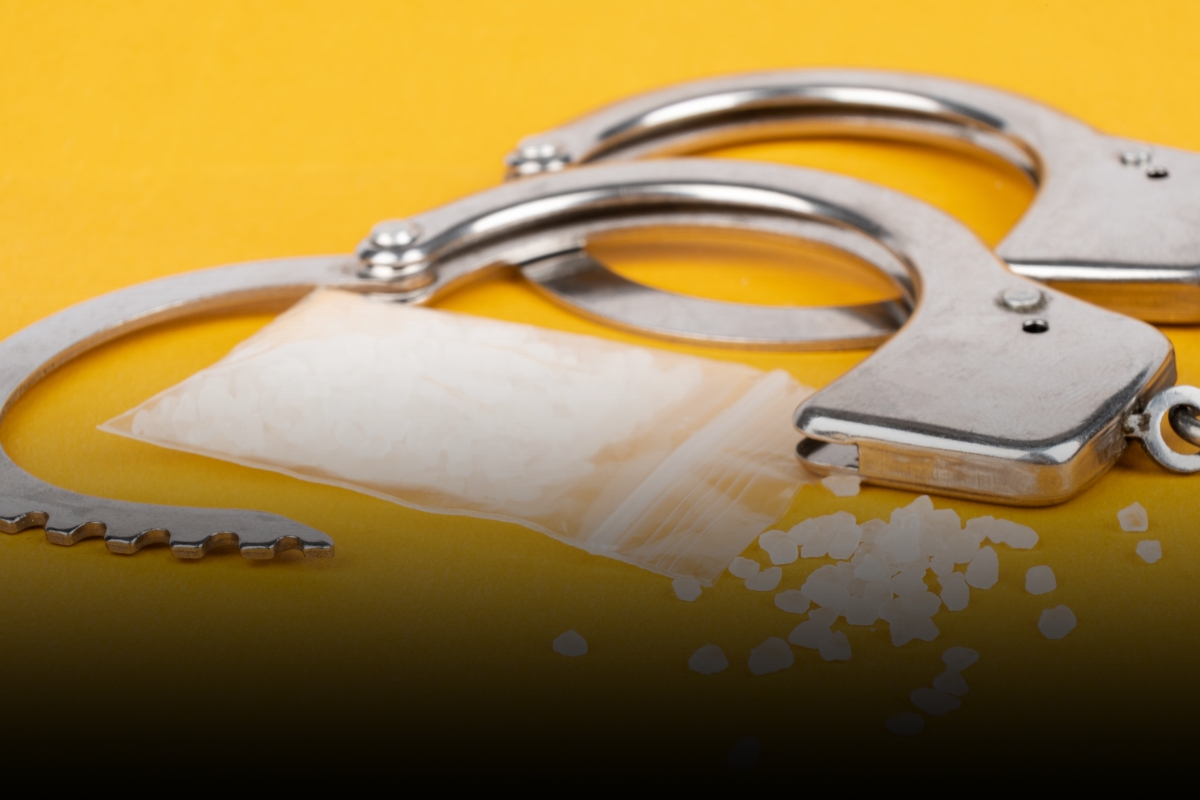 ¿La policía necesita una orden judicial para arrestarme por drogas en Minnesota?