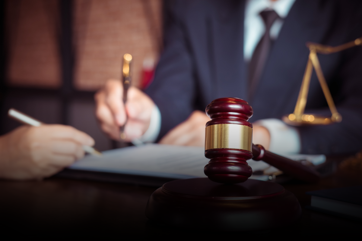 El Proceso de Descubrimiento en un Divorcio en Carolina del Norte: Citaciones, Privacidad y Redes Sociales