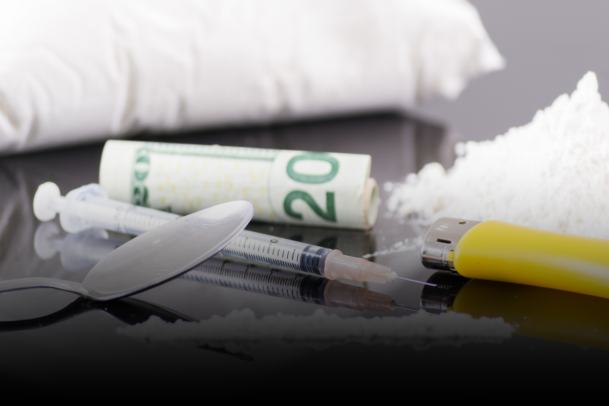 ¿Qué constituye cargos por conspiración de drogas en Minnesota?
