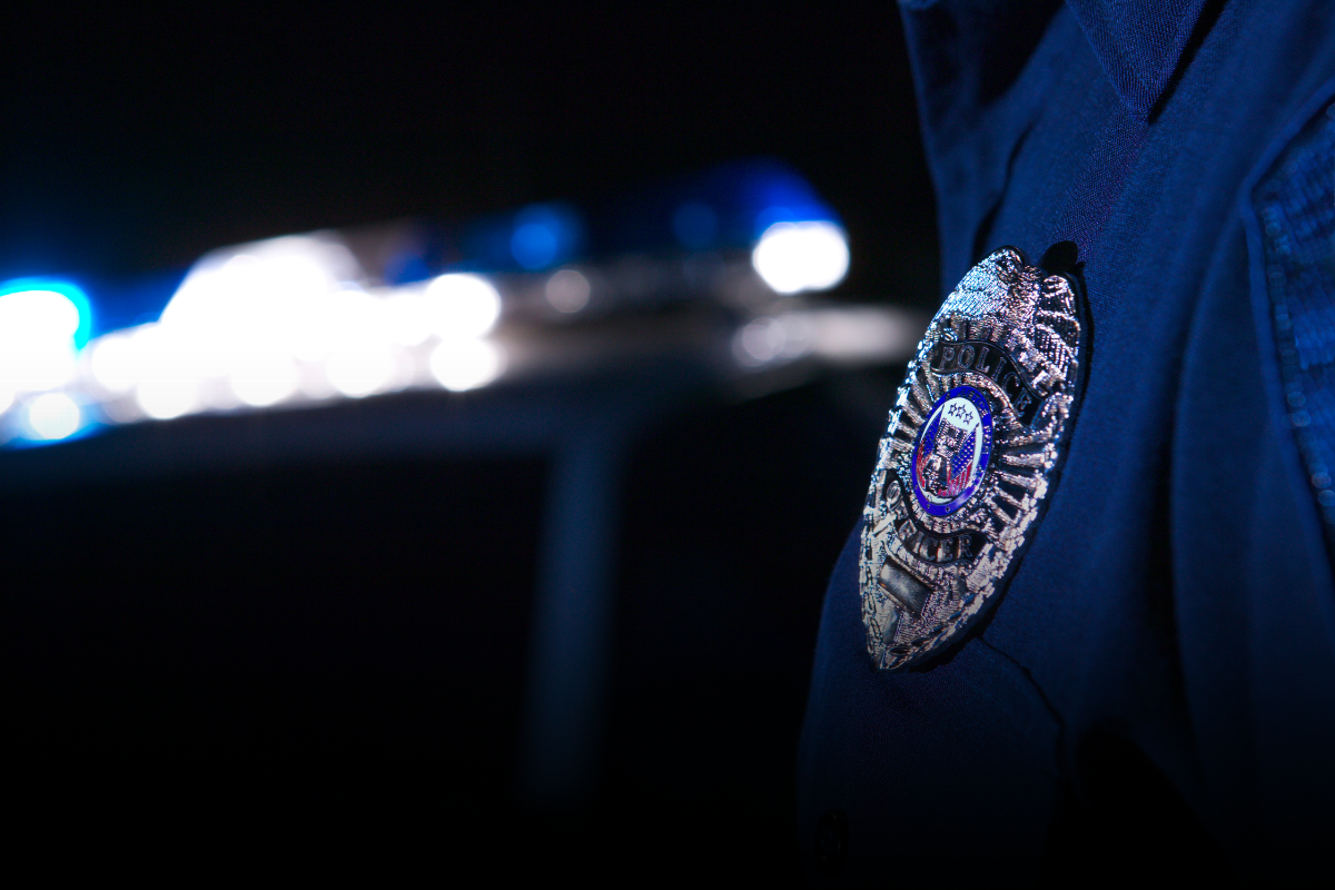 Entrevistas policiales y sus derechos en casos penales de Carolina del Norte (adultos y menores)