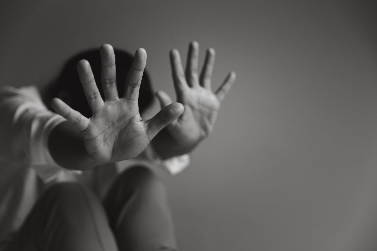 Cómo se manejan en los tribunales penales de Minnesota las acusaciones falsas o exageradas de violencia doméstica