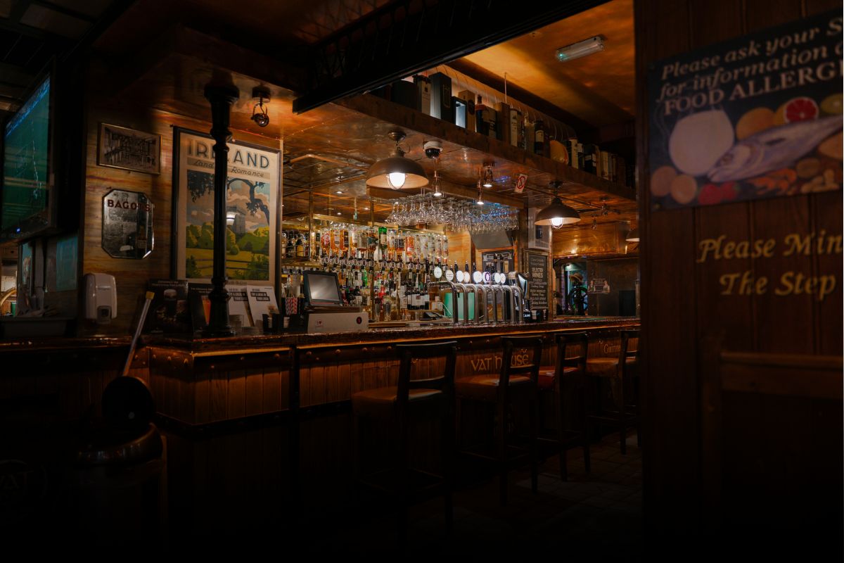 Qué debería hacer si enfrenta cargos de asalto después de una pelea en un bar en Minnesota